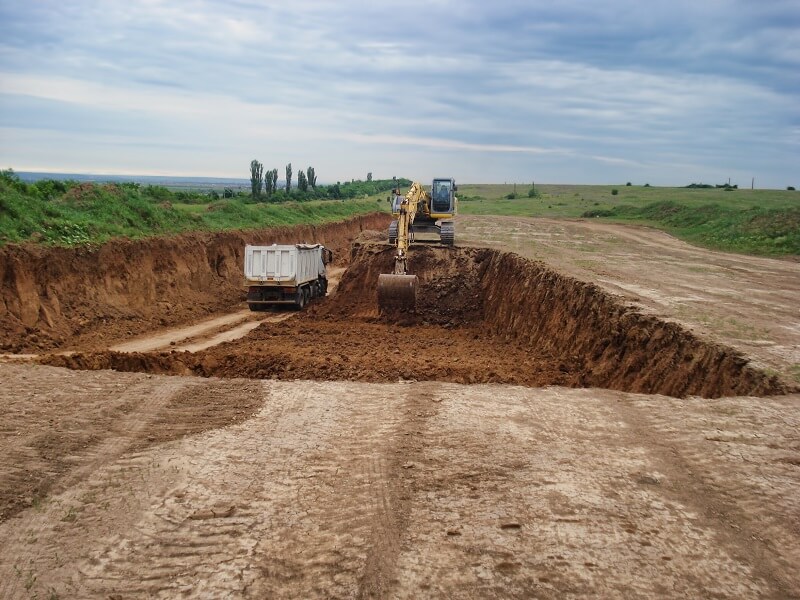 Jakimi metodami wykonuje się wykopy pod fundamenty?